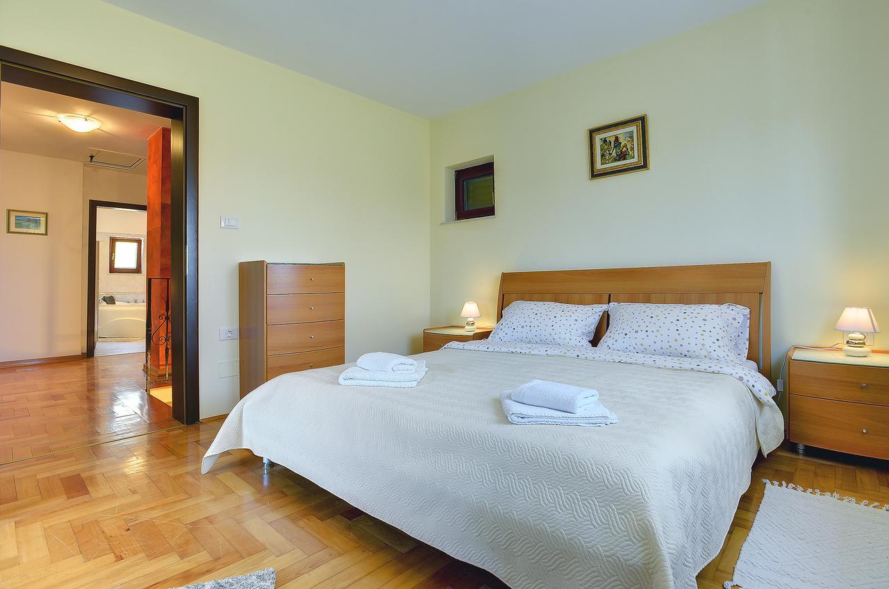 Villa Nina Medulin Bagian luar foto
